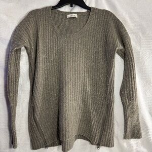 -Abercrombie & Fitch Womens Sweater Long Sleeve Gray‎ Size Medium Wool blend